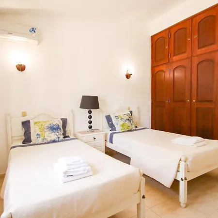 Villa Isabel - Com Piscina Aquecivel E Bbq Em *