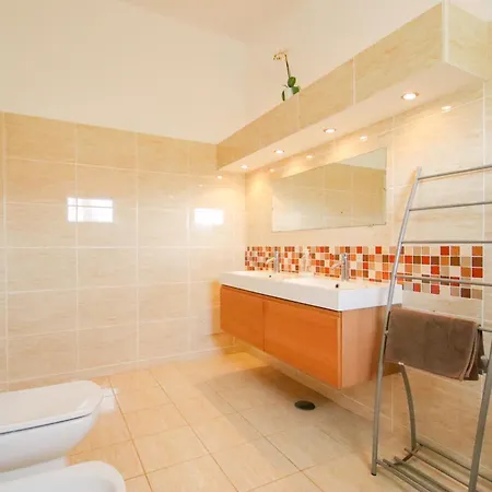 Isabel - Com Piscina Aquecivel E Bbq Em Villa
