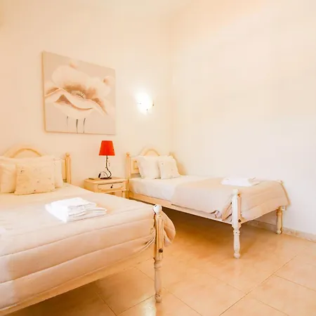 Villa Isabel - Com Piscina Aquecivel E Bbq Em *